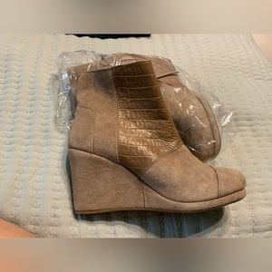 Brown booties, never worn